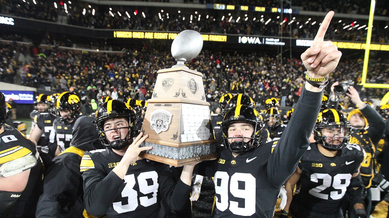 iowa-handshake-controversy