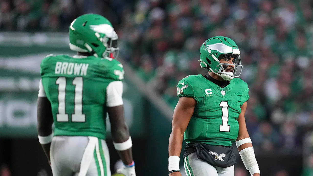 jalen-hurts-aj-brown-eagles-relationship