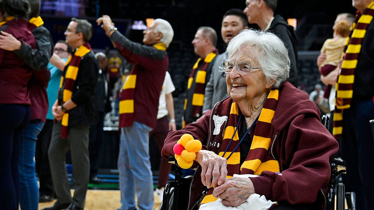 sister-jean-snub-loyola-basketball