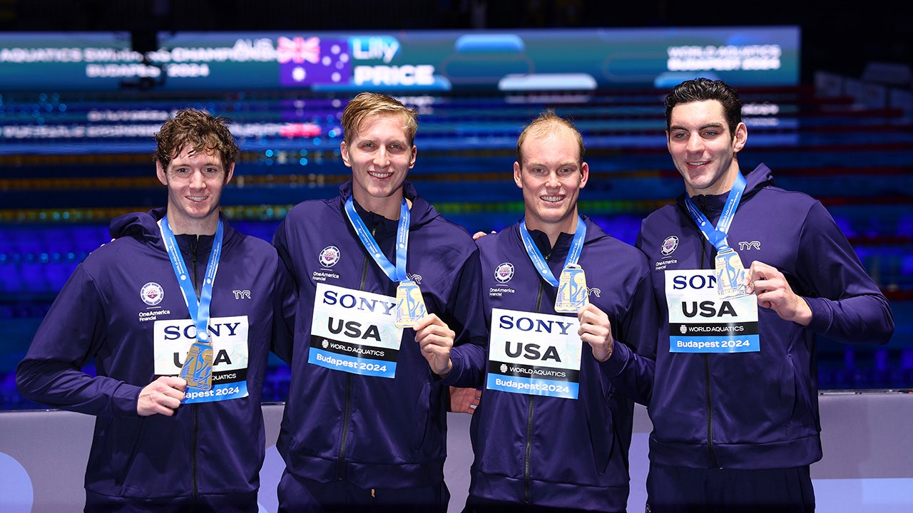 us-swimmers-world-record-freestyle-relay