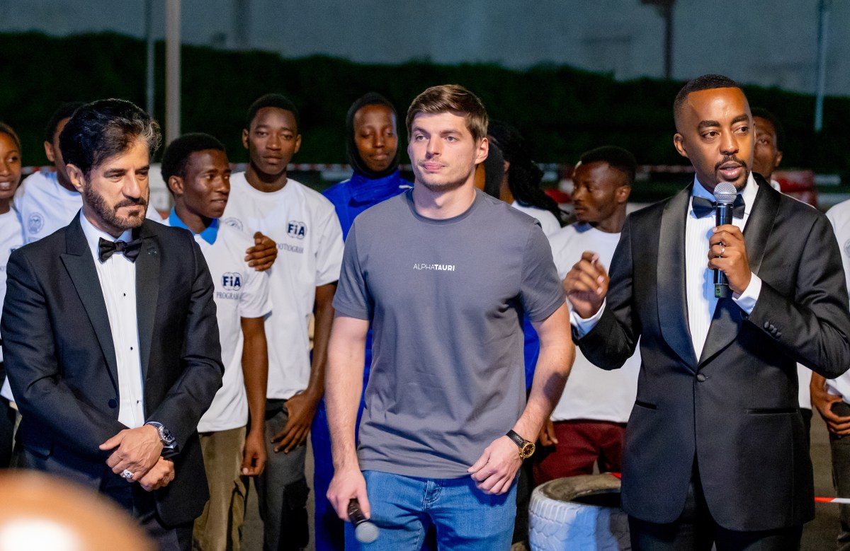 verstappen-redbull-teamwork-2024