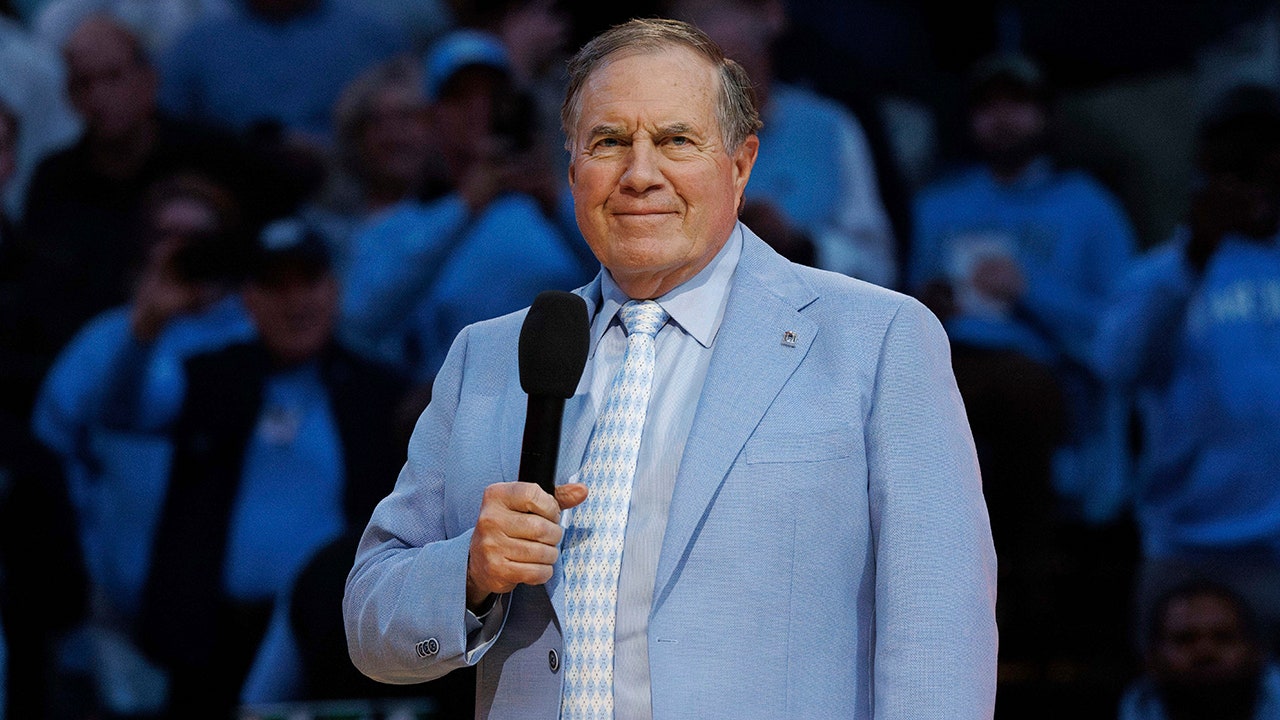 bill-belichick-pizza-giveaway-unc-fraternities