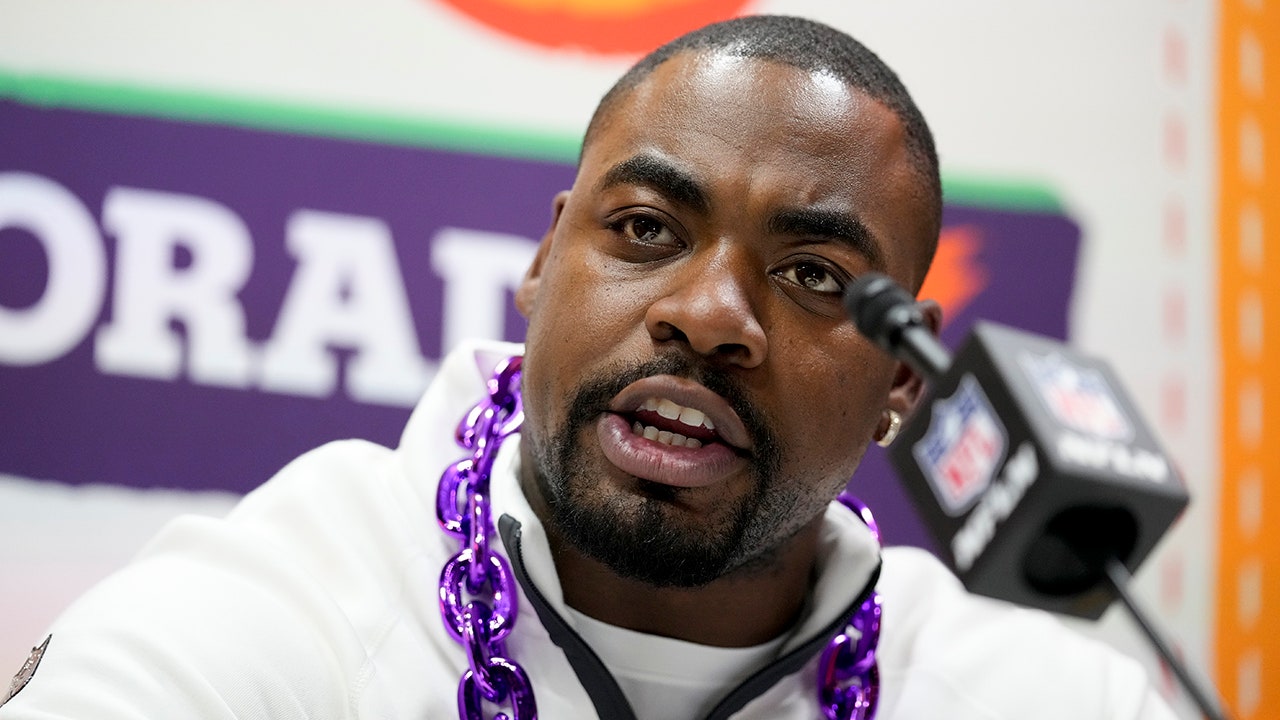 chris-jones-emotional-moments-anthem