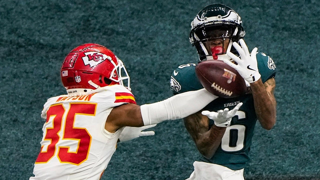 devonta-smith-super-bowl-lix