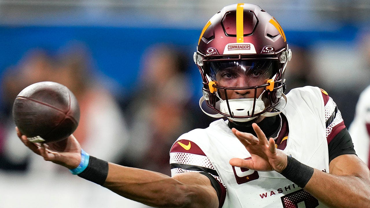 jayden-daniels-referee-call