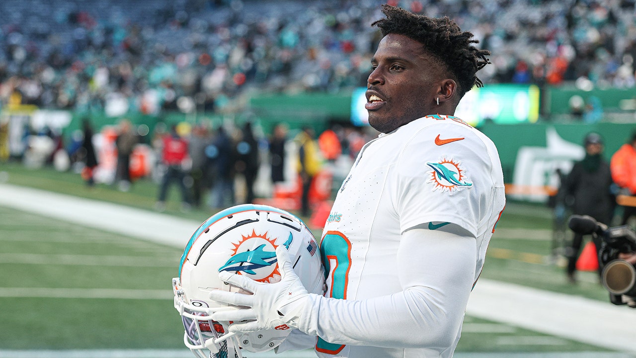 tyreek-hill-miami-dolphins-frustrations