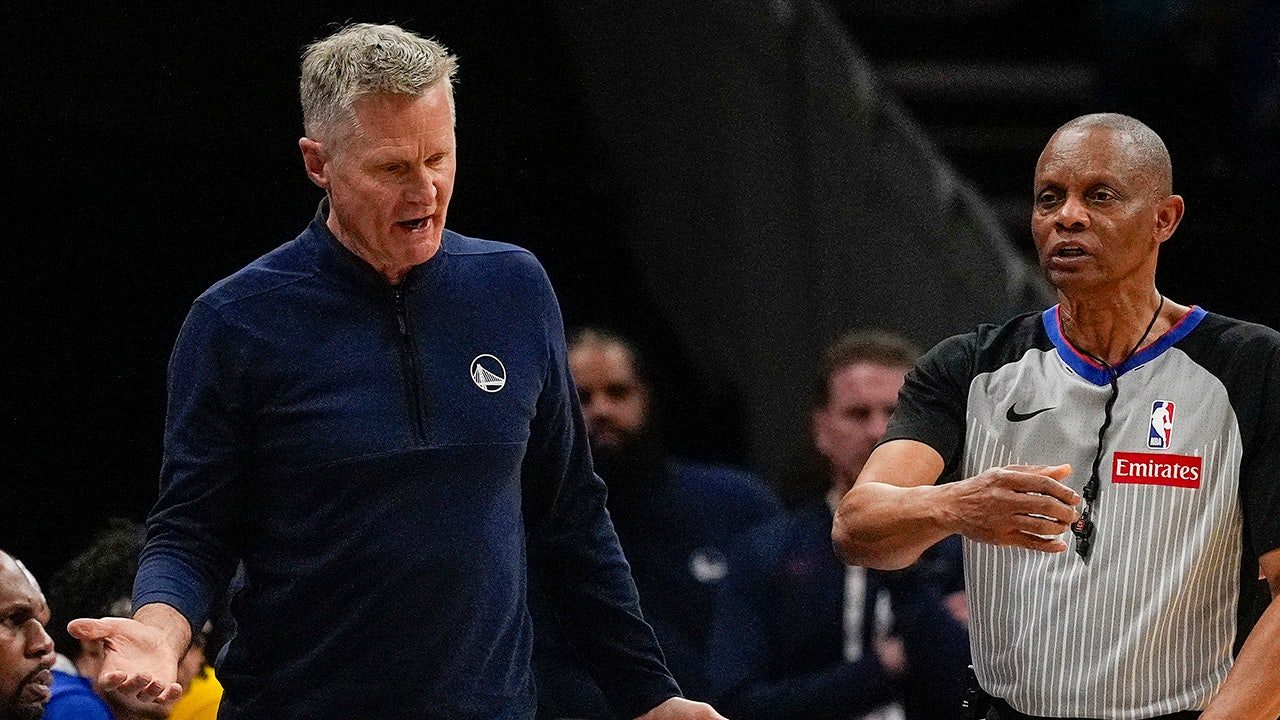 nba-steve-kerr-traveling-violations