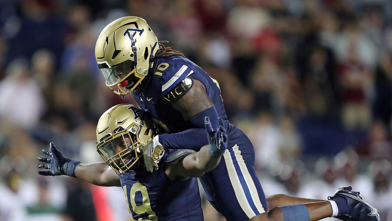 akron-football-postseason-ban