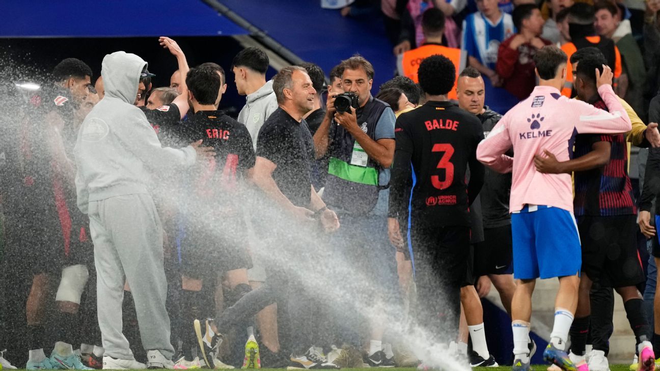 barca-hansi-flick-title-celebration