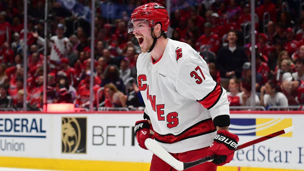 hurricanes-scoring-stanley-cup